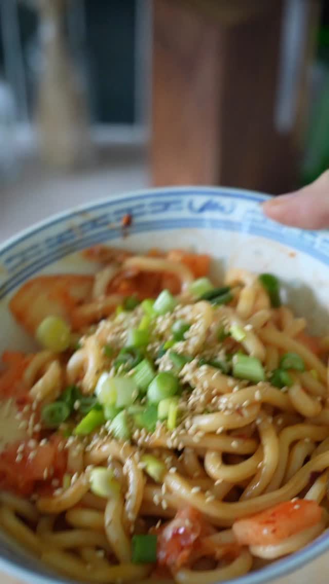 Bol d'udon sauce cacahuète et kimchi par @beidegoji
